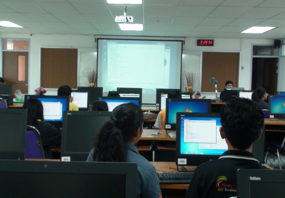 ภาพกิจกรรม โปรแกรมวิชาวิทยาการคอมพิวเตอร์ จัดโครงการสัมมนาทางด้านคอมพิวเตอร์และเทคโนโลยีสารสนเทศ เรื่อง เทคโนโลยีนวัตกรรมหุ่นยนต์สำหรับนักศึกษาเพื่อความพร้อมก้าวสู่ศตวรรษที่ 21