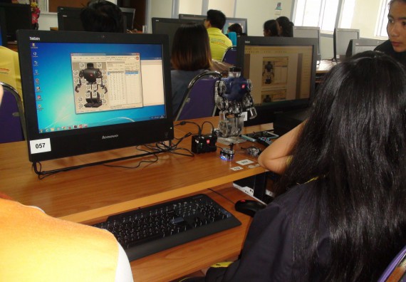 ภาพกิจกรรม โปรแกรมวิชาวิทยาการคอมพิวเตอร์ จัดโครงการสัมมนาทางด้านคอมพิวเตอร์และเทคโนโลยีสารสนเทศ เรื่อง เทคโนโลยีนวัตกรรมหุ่นยนต์สำหรับนักศึกษาเพื่อความพร้อมก้าวสู่ศตวรรษที่ 21