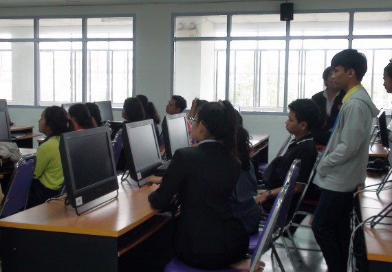 ภาพกิจกรรม โปรแกรมวิชาวิทยาการคอมพิวเตอร์ จัดโครงการสัมมนาทางด้านคอมพิวเตอร์และเทคโนโลยีสารสนเทศ เรื่อง เทคโนโลยีนวัตกรรมหุ่นยนต์สำหรับนักศึกษาเพื่อความพร้อมก้าวสู่ศตวรรษที่ 21