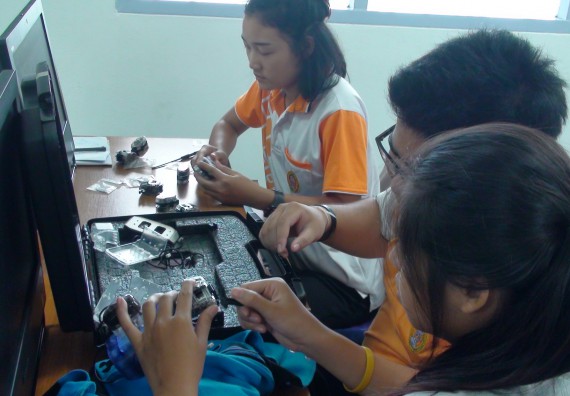 ภาพกิจกรรม โปรแกรมวิชาวิทยาการคอมพิวเตอร์ จัดโครงการสัมมนาทางด้านคอมพิวเตอร์และเทคโนโลยีสารสนเทศ เรื่อง เทคโนโลยีนวัตกรรมหุ่นยนต์สำหรับนักศึกษาเพื่อความพร้อมก้าวสู่ศตวรรษที่ 21