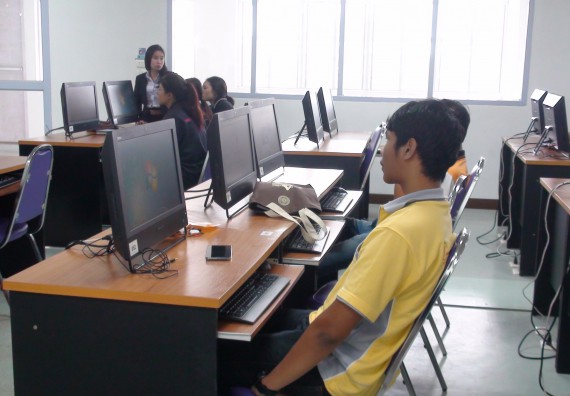 ภาพกิจกรรม โปรแกรมวิชาวิทยาการคอมพิวเตอร์ จัดโครงการสัมมนาทางด้านคอมพิวเตอร์และเทคโนโลยีสารสนเทศ เรื่อง เทคโนโลยีนวัตกรรมหุ่นยนต์สำหรับนักศึกษาเพื่อความพร้อมก้าวสู่ศตวรรษที่ 21