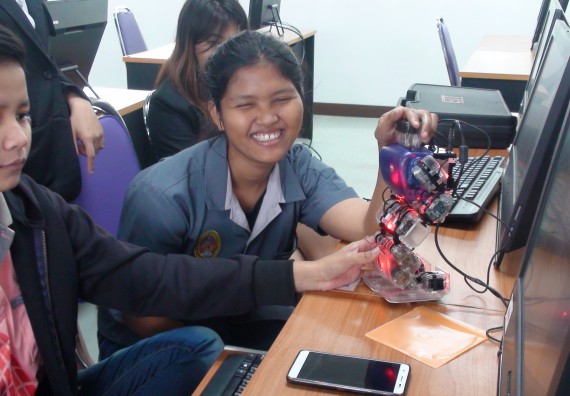 ภาพกิจกรรม โปรแกรมวิชาวิทยาการคอมพิวเตอร์ จัดโครงการสัมมนาทางด้านคอมพิวเตอร์และเทคโนโลยีสารสนเทศ เรื่อง เทคโนโลยีนวัตกรรมหุ่นยนต์สำหรับนักศึกษาเพื่อความพร้อมก้าวสู่ศตวรรษที่ 21