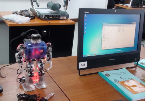 ภาพกิจกรรม โปรแกรมวิชาวิทยาการคอมพิวเตอร์ จัดโครงการสัมมนาทางด้านคอมพิวเตอร์และเทคโนโลยีสารสนเทศ เรื่อง เทคโนโลยีนวัตกรรมหุ่นยนต์สำหรับนักศึกษาเพื่อความพร้อมก้าวสู่ศตวรรษที่ 21