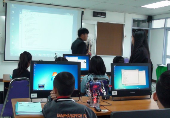 ภาพกิจกรรม โปรแกรมวิชาวิทยาการคอมพิวเตอร์ จัดโครงการสัมมนาทางด้านคอมพิวเตอร์และเทคโนโลยีสารสนเทศ เรื่อง เทคโนโลยีนวัตกรรมหุ่นยนต์สำหรับนักศึกษาเพื่อความพร้อมก้าวสู่ศตวรรษที่ 21