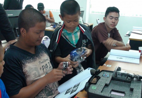 ภาพกิจกรรม โปรแกรมวิชาวิทยาการคอมพิวเตอร์ จัดโครงการสัมมนาทางด้านคอมพิวเตอร์และเทคโนโลยีสารสนเทศ เรื่อง เทคโนโลยีนวัตกรรมหุ่นยนต์สำหรับนักศึกษาเพื่อความพร้อมก้าวสู่ศตวรรษที่ 21