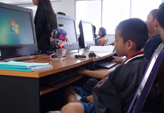 ภาพกิจกรรม โปรแกรมวิชาวิทยาการคอมพิวเตอร์ จัดโครงการสัมมนาทางด้านคอมพิวเตอร์และเทคโนโลยีสารสนเทศ เรื่อง เทคโนโลยีนวัตกรรมหุ่นยนต์สำหรับนักศึกษาเพื่อความพร้อมก้าวสู่ศตวรรษที่ 21