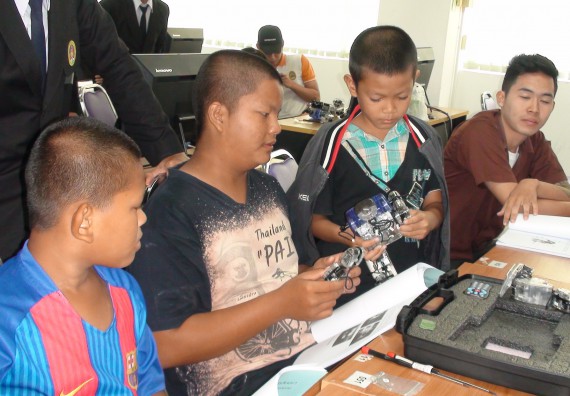 ภาพกิจกรรม โปรแกรมวิชาวิทยาการคอมพิวเตอร์ จัดโครงการสัมมนาทางด้านคอมพิวเตอร์และเทคโนโลยีสารสนเทศ เรื่อง เทคโนโลยีนวัตกรรมหุ่นยนต์สำหรับนักศึกษาเพื่อความพร้อมก้าวสู่ศตวรรษที่ 21