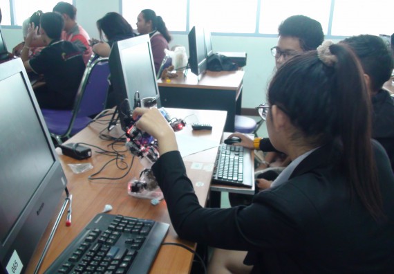 ภาพกิจกรรม โปรแกรมวิชาวิทยาการคอมพิวเตอร์ จัดโครงการสัมมนาทางด้านคอมพิวเตอร์และเทคโนโลยีสารสนเทศ เรื่อง เทคโนโลยีนวัตกรรมหุ่นยนต์สำหรับนักศึกษาเพื่อความพร้อมก้าวสู่ศตวรรษที่ 21