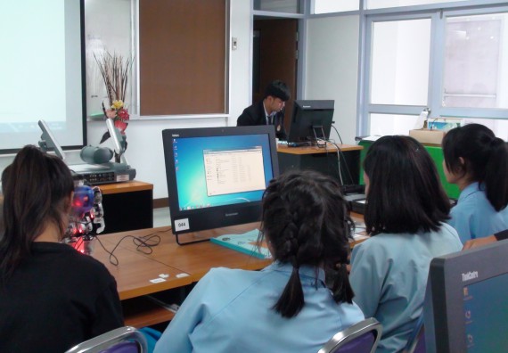 ภาพกิจกรรม โปรแกรมวิชาวิทยาการคอมพิวเตอร์ จัดโครงการสัมมนาทางด้านคอมพิวเตอร์และเทคโนโลยีสารสนเทศ เรื่อง เทคโนโลยีนวัตกรรมหุ่นยนต์สำหรับนักศึกษาเพื่อความพร้อมก้าวสู่ศตวรรษที่ 21