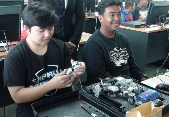 ภาพกิจกรรม โปรแกรมวิชาวิทยาการคอมพิวเตอร์ จัดโครงการสัมมนาทางด้านคอมพิวเตอร์และเทคโนโลยีสารสนเทศ เรื่อง เทคโนโลยีนวัตกรรมหุ่นยนต์สำหรับนักศึกษาเพื่อความพร้อมก้าวสู่ศตวรรษที่ 21