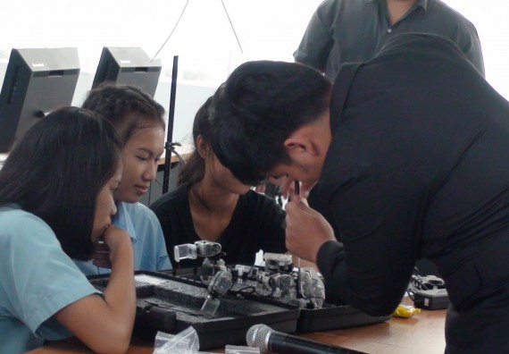 ภาพกิจกรรม โปรแกรมวิชาวิทยาการคอมพิวเตอร์ จัดโครงการสัมมนาทางด้านคอมพิวเตอร์และเทคโนโลยีสารสนเทศ เรื่อง เทคโนโลยีนวัตกรรมหุ่นยนต์สำหรับนักศึกษาเพื่อความพร้อมก้าวสู่ศตวรรษที่ 21