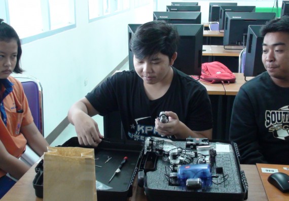 ภาพกิจกรรม โปรแกรมวิชาวิทยาการคอมพิวเตอร์ จัดโครงการสัมมนาทางด้านคอมพิวเตอร์และเทคโนโลยีสารสนเทศ เรื่อง เทคโนโลยีนวัตกรรมหุ่นยนต์สำหรับนักศึกษาเพื่อความพร้อมก้าวสู่ศตวรรษที่ 21