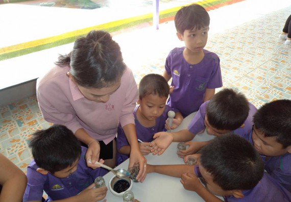 ภาพกิจกรรม คณะวิทยาศาสตร์และเทคโนโลยี จัดกิจกรรมพัฒนาทักษะทางด้านวิทยาศาสตร์สำหรับนักเรียนชั้นอนุบาล