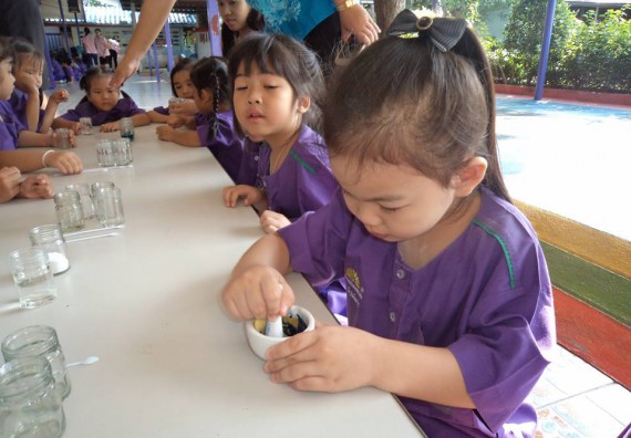 ภาพกิจกรรม คณะวิทยาศาสตร์และเทคโนโลยี จัดกิจกรรมพัฒนาทักษะทางด้านวิทยาศาสตร์สำหรับนักเรียนชั้นอนุบาล