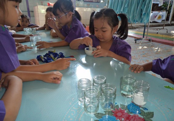 ภาพกิจกรรม คณะวิทยาศาสตร์และเทคโนโลยี จัดกิจกรรมพัฒนาทักษะทางด้านวิทยาศาสตร์สำหรับนักเรียนชั้นอนุบาล