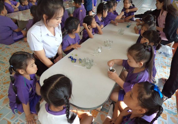 ภาพกิจกรรม คณะวิทยาศาสตร์และเทคโนโลยี จัดกิจกรรมพัฒนาทักษะทางด้านวิทยาศาสตร์สำหรับนักเรียนชั้นอนุบาล