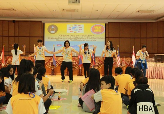 ภาพกิจกรรม โปรแกรมวิชาเคมี เข้าร่วมกิจกรรม ASEAN Day 2018