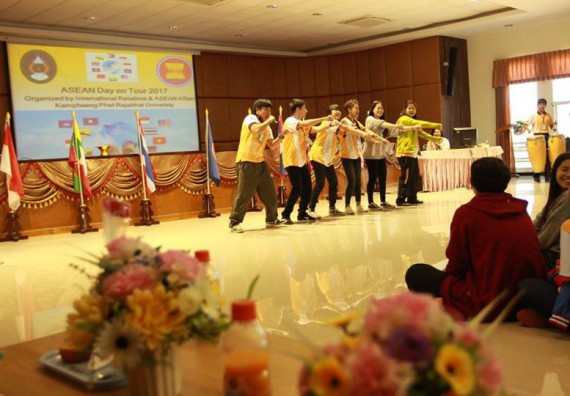 ภาพกิจกรรม โปรแกรมวิชาเคมี เข้าร่วมกิจกรรม ASEAN Day 2018