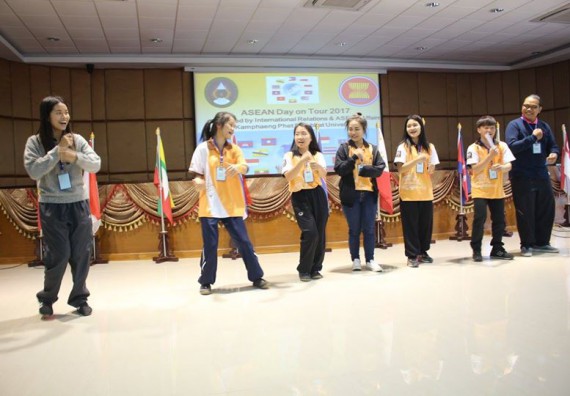 ภาพกิจกรรม โปรแกรมวิชาเคมี เข้าร่วมกิจกรรม ASEAN Day 2018