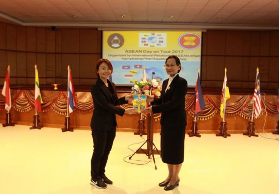 ภาพกิจกรรม โปรแกรมวิชาเคมี เข้าร่วมกิจกรรม ASEAN Day 2018