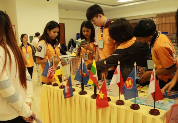 ภาพกิจกรรม โปรแกรมวิชาเคมี เข้าร่วมกิจกรรม ASEAN Day 2018