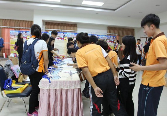 ภาพกิจกรรม โปรแกรมวิชาเคมี เข้าร่วมกิจกรรม ASEAN Day 2018