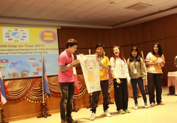 ภาพกิจกรรม โปรแกรมวิชาเคมี เข้าร่วมกิจกรรม ASEAN Day 2018