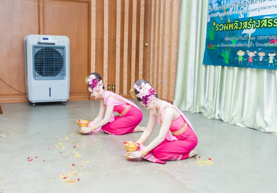 ภาพกิจกรรม คณะวิทยาศาสตร์และเทคโนโลยี จัดโครงการค่ายอาสาบำเพ็ญประโยชน์ส่งเสริมสุขภาพ เสริมสร้างคุณธรรมจริยธรรม และบูรณาการเรียนรู้เพื่อทำนุบำรุงศิลปวัฒนธรรม ครั้งที่ 4