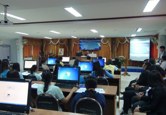 ภาพกิจกรรม คณะวิทยาศาสตร์และเทคโนโลยี จัดการอบรมเชิงปฏิบัติการด้านคอมพิวเตอร์และเทคโนโลยีสู่ชุมชนประจำปี 2561