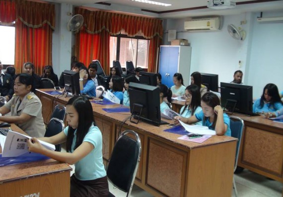 ภาพกิจกรรม คณะวิทยาศาสตร์และเทคโนโลยี จัดการอบรมเชิงปฏิบัติการด้านคอมพิวเตอร์และเทคโนโลยีสู่ชุมชนประจำปี 2561