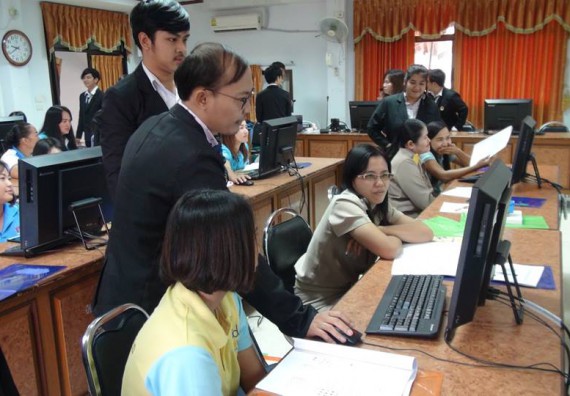 ภาพกิจกรรม คณะวิทยาศาสตร์และเทคโนโลยี จัดการอบรมเชิงปฏิบัติการด้านคอมพิวเตอร์และเทคโนโลยีสู่ชุมชนประจำปี 2561