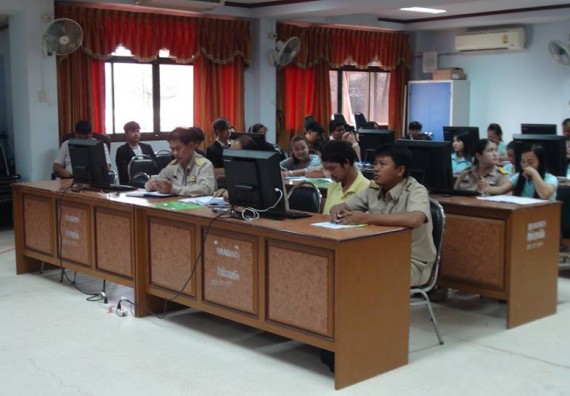 ภาพกิจกรรม คณะวิทยาศาสตร์และเทคโนโลยี จัดการอบรมเชิงปฏิบัติการด้านคอมพิวเตอร์และเทคโนโลยีสู่ชุมชนประจำปี 2561