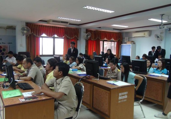 ภาพกิจกรรม คณะวิทยาศาสตร์และเทคโนโลยี จัดการอบรมเชิงปฏิบัติการด้านคอมพิวเตอร์และเทคโนโลยีสู่ชุมชนประจำปี 2561