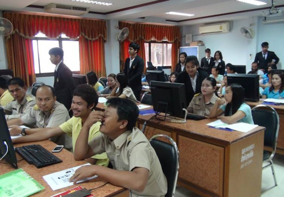 ภาพกิจกรรม คณะวิทยาศาสตร์และเทคโนโลยี จัดการอบรมเชิงปฏิบัติการด้านคอมพิวเตอร์และเทคโนโลยีสู่ชุมชนประจำปี 2561