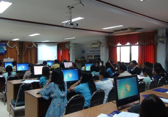 ภาพกิจกรรม คณะวิทยาศาสตร์และเทคโนโลยี จัดการอบรมเชิงปฏิบัติการด้านคอมพิวเตอร์และเทคโนโลยีสู่ชุมชนประจำปี 2561