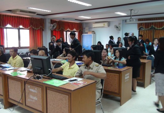 ภาพกิจกรรม คณะวิทยาศาสตร์และเทคโนโลยี จัดการอบรมเชิงปฏิบัติการด้านคอมพิวเตอร์และเทคโนโลยีสู่ชุมชนประจำปี 2561