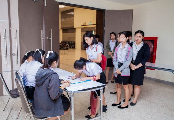 ภาพกิจกรรม คณะวิทยาศาสตร์และเทคโนโลยี จัดกิจกรรมพิธีมอบทุนเพื่อการศึกษา “ปตท.สผ. จากทรัพย์ในดินสู่สินทางปัญญา รักษาสิ่งแวดล้อม” ประจำปีการศึกษา 2560