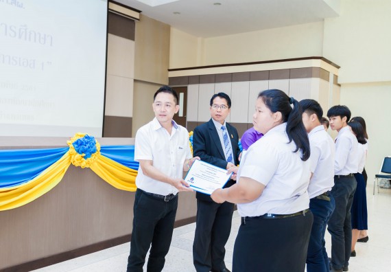 ภาพกิจกรรม คณะวิทยาศาสตร์และเทคโนโลยี จัดกิจกรรมพิธีมอบทุนเพื่อการศึกษา “ปตท.สผ. จากทรัพย์ในดินสู่สินทางปัญญา รักษาสิ่งแวดล้อม” ประจำปีการศึกษา 2560