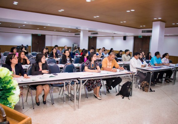 ภาพกิจกรรม คณะวิทยาศาสตร์และเทคโนโลยี จัดการอบรมเชิงปฏิบัติการ เรื่อง การส่งเสริมการเรียนรู้วิทยาศาสตร์ในรูปแบบ STEM