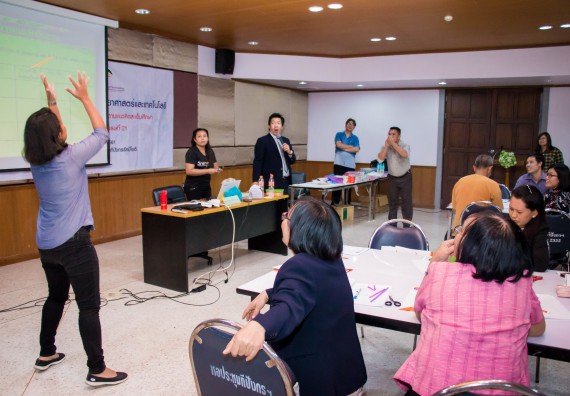 ภาพกิจกรรม คณะวิทยาศาสตร์และเทคโนโลยี จัดการอบรมเชิงปฏิบัติการ เรื่อง การส่งเสริมการเรียนรู้วิทยาศาสตร์ในรูปแบบ STEM