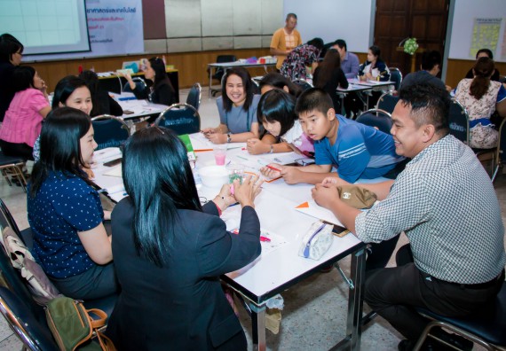 ภาพกิจกรรม คณะวิทยาศาสตร์และเทคโนโลยี จัดการอบรมเชิงปฏิบัติการ เรื่อง การส่งเสริมการเรียนรู้วิทยาศาสตร์ในรูปแบบ STEM