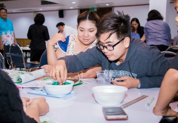 ภาพกิจกรรม คณะวิทยาศาสตร์และเทคโนโลยี จัดการอบรมเชิงปฏิบัติการ เรื่อง การส่งเสริมการเรียนรู้วิทยาศาสตร์ในรูปแบบ STEM