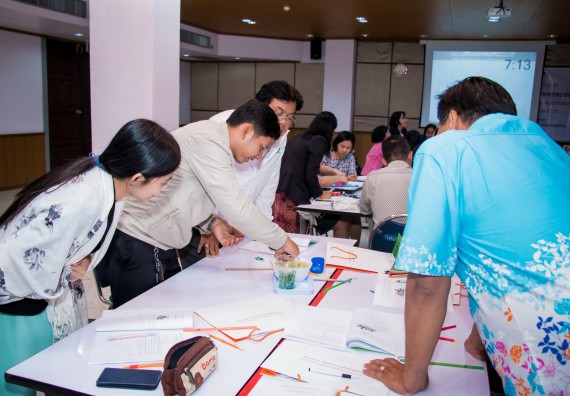 ภาพกิจกรรม คณะวิทยาศาสตร์และเทคโนโลยี จัดการอบรมเชิงปฏิบัติการ เรื่อง การส่งเสริมการเรียนรู้วิทยาศาสตร์ในรูปแบบ STEM