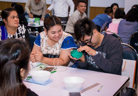 ภาพกิจกรรม คณะวิทยาศาสตร์และเทคโนโลยี จัดการอบรมเชิงปฏิบัติการ เรื่อง การส่งเสริมการเรียนรู้วิทยาศาสตร์ในรูปแบบ STEM