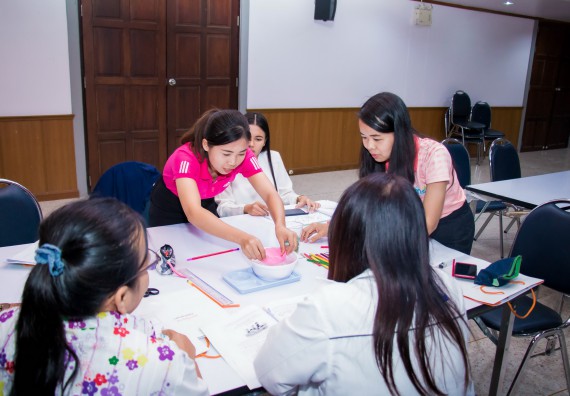 ภาพกิจกรรม คณะวิทยาศาสตร์และเทคโนโลยี จัดการอบรมเชิงปฏิบัติการ เรื่อง การส่งเสริมการเรียนรู้วิทยาศาสตร์ในรูปแบบ STEM