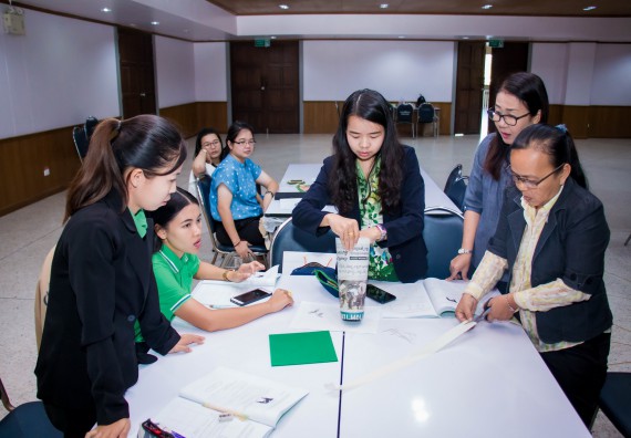 ภาพกิจกรรม คณะวิทยาศาสตร์และเทคโนโลยี จัดการอบรมเชิงปฏิบัติการ เรื่อง การส่งเสริมการเรียนรู้วิทยาศาสตร์ในรูปแบบ STEM