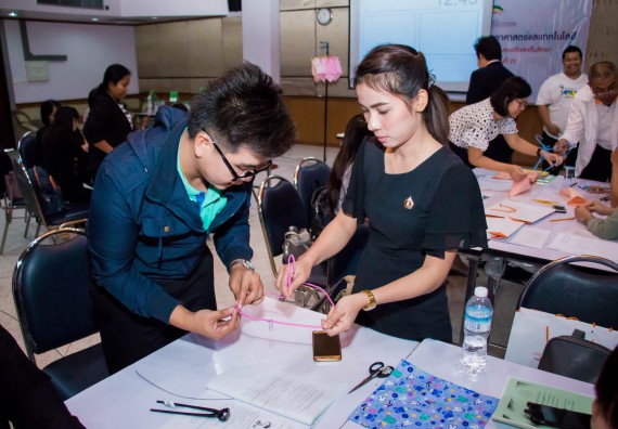 ภาพกิจกรรม คณะวิทยาศาสตร์และเทคโนโลยี จัดการอบรมเชิงปฏิบัติการ เรื่อง การส่งเสริมการเรียนรู้วิทยาศาสตร์ในรูปแบบ STEM