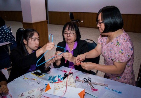 ภาพกิจกรรม คณะวิทยาศาสตร์และเทคโนโลยี จัดการอบรมเชิงปฏิบัติการ เรื่อง การส่งเสริมการเรียนรู้วิทยาศาสตร์ในรูปแบบ STEM