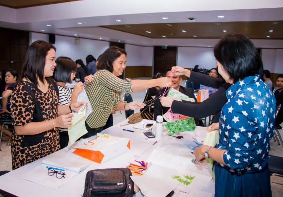 ภาพกิจกรรม คณะวิทยาศาสตร์และเทคโนโลยี จัดการอบรมเชิงปฏิบัติการ เรื่อง การส่งเสริมการเรียนรู้วิทยาศาสตร์ในรูปแบบ STEM