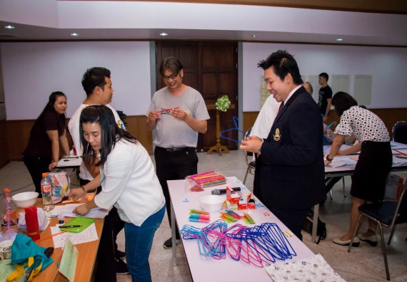 ภาพกิจกรรม คณะวิทยาศาสตร์และเทคโนโลยี จัดการอบรมเชิงปฏิบัติการ เรื่อง การส่งเสริมการเรียนรู้วิทยาศาสตร์ในรูปแบบ STEM